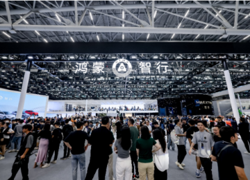 问界新M7广州车展备受关注，以17.4万数据稳坐新势力车型销冠