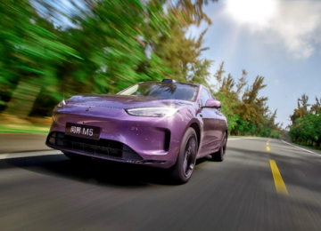 科技、权益、效率三重奏，问界新M5 Ultra重塑高价值SUV之选