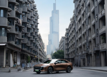寻趣“6”朝古都 MAZDA EZ-6开启金陵CITY WALK