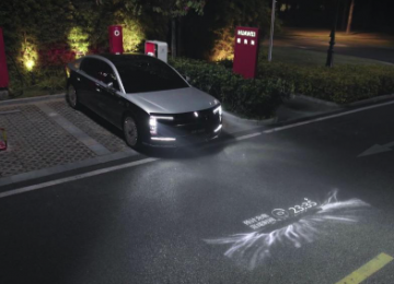 尊界S800全球首发融合感知充电机器人，创新科技开启充电新时代