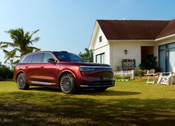 科技美学融入生活空间，看问界M8如何重塑家庭旗舰SUV新标准