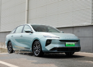 7.98万起！荣威纯电D6上市，A+级市场迎来“价值王者”