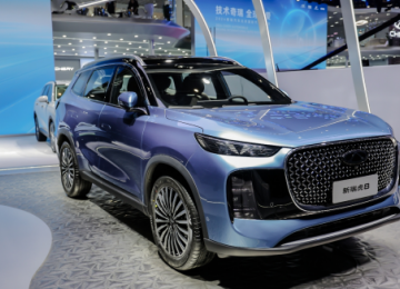 全新设计、鲲鹏动力2.0TGDI+8AT，新瑞虎8赋能都市年轻家庭美好出行