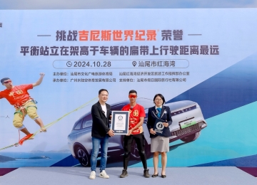 在移动的双车间走2厘米宽的高空扁带，瑶光C-DM电四驱智驾实力被点赞